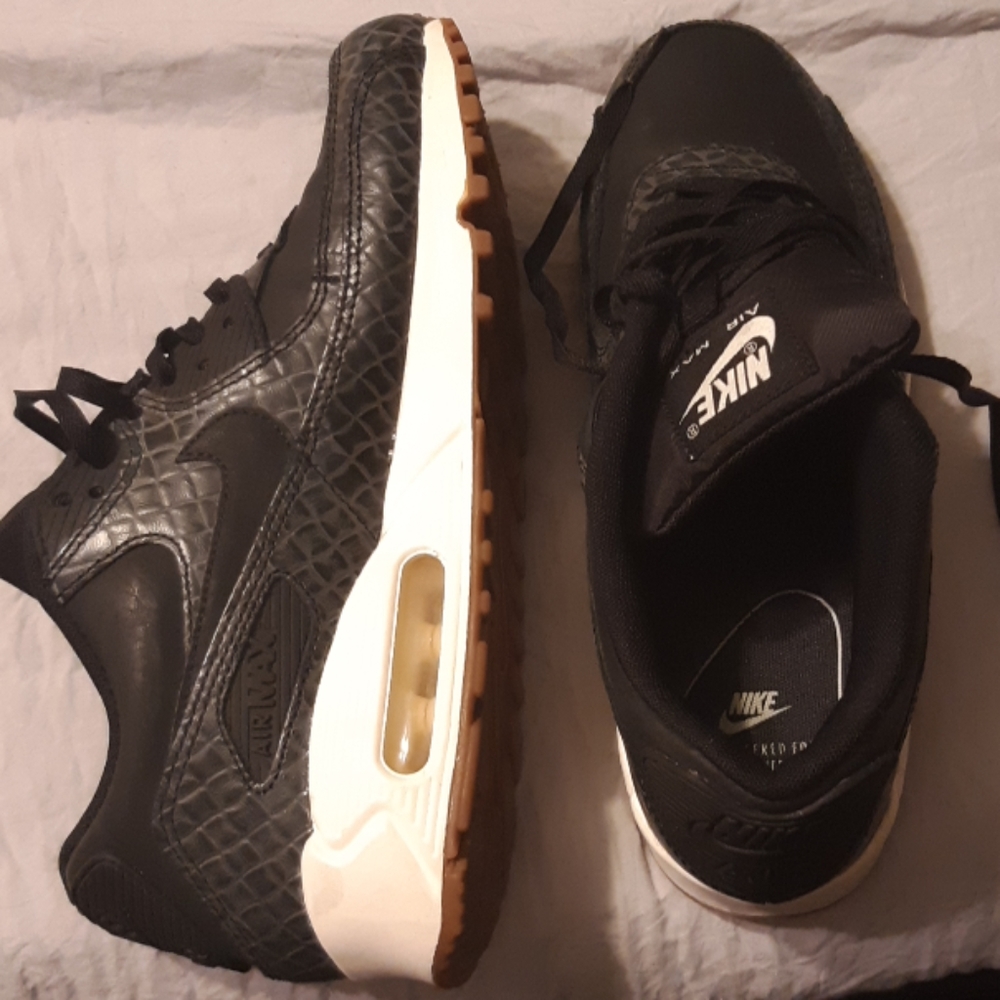 Women's Nike air max 90 US size 8.5